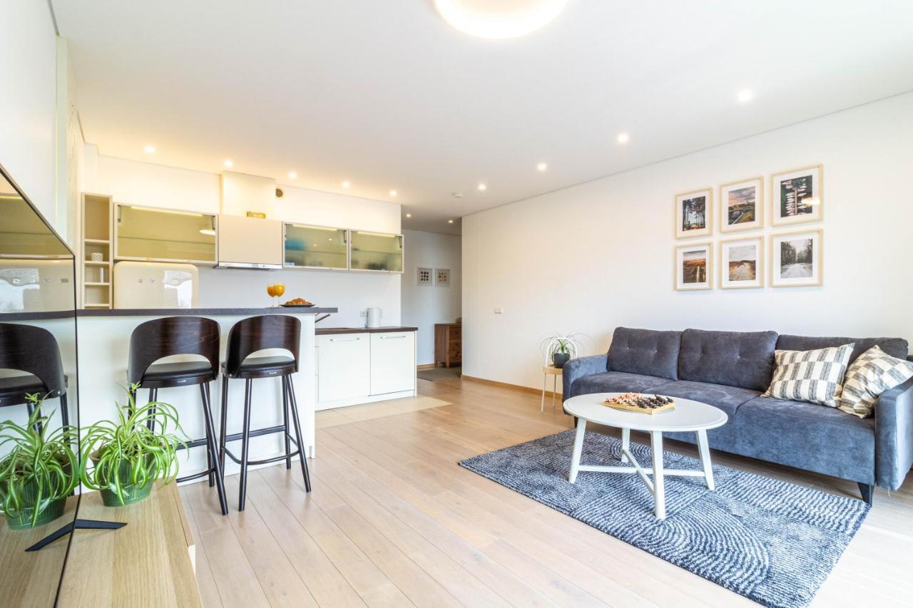 Cohost I Sunny Center Apt, Covered Parking, Balcony & Self Check-In Kaunas Kültér fotó