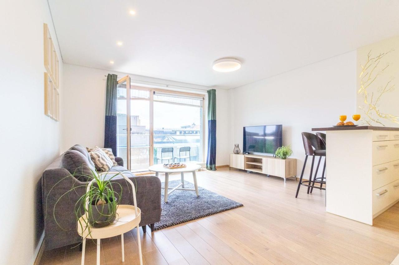 Cohost I Sunny Center Apt, Covered Parking, Balcony & Self Check-In Kaunas Kültér fotó
