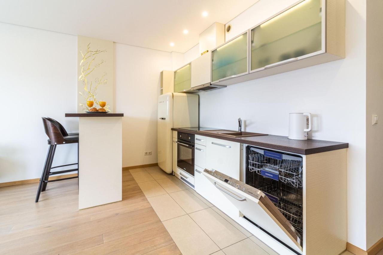Cohost I Sunny Center Apt, Covered Parking, Balcony & Self Check-In Kaunas Kültér fotó