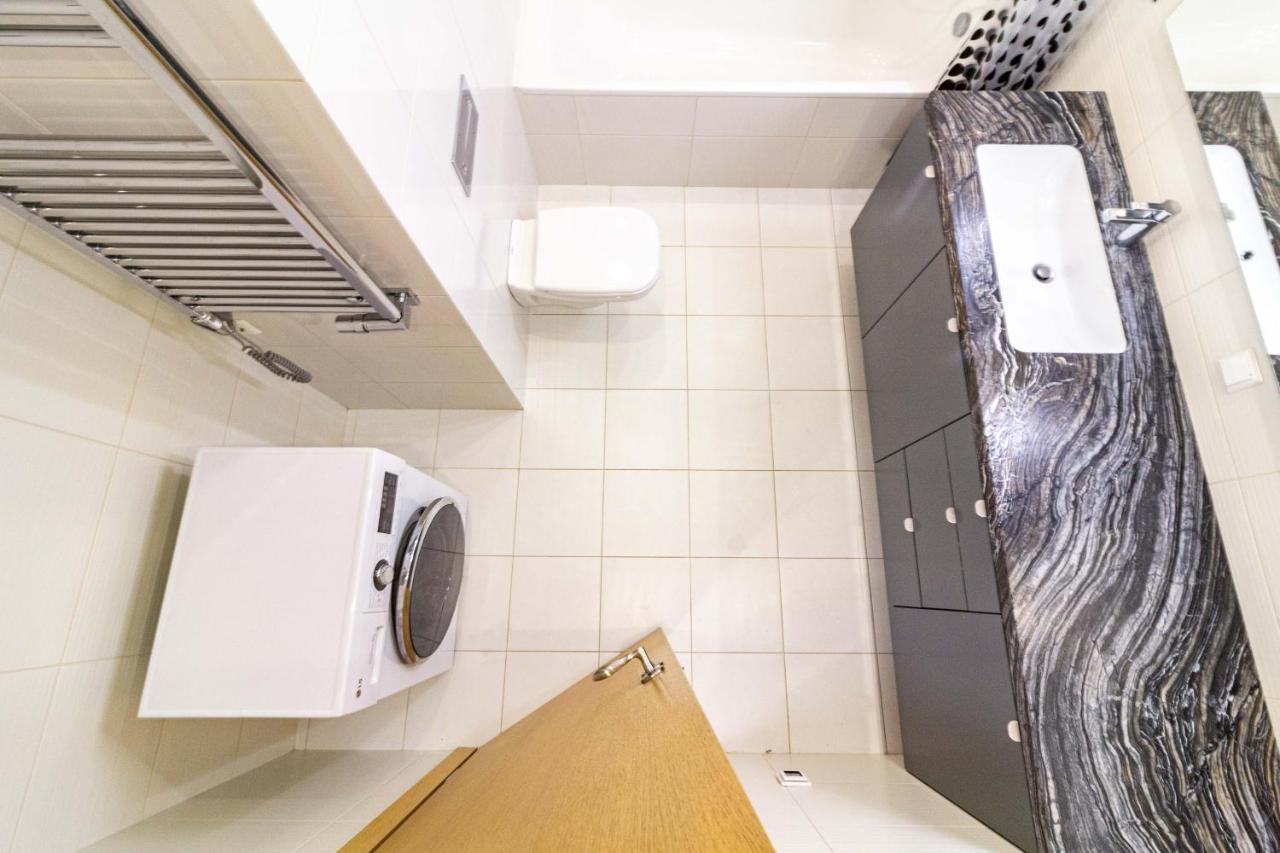 Cohost I Sunny Center Apt, Covered Parking, Balcony & Self Check-In Kaunas Kültér fotó