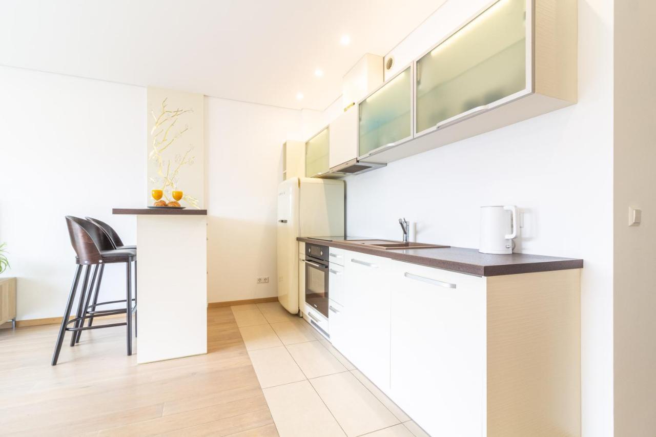 Cohost I Sunny Center Apt, Covered Parking, Balcony & Self Check-In Kaunas Kültér fotó