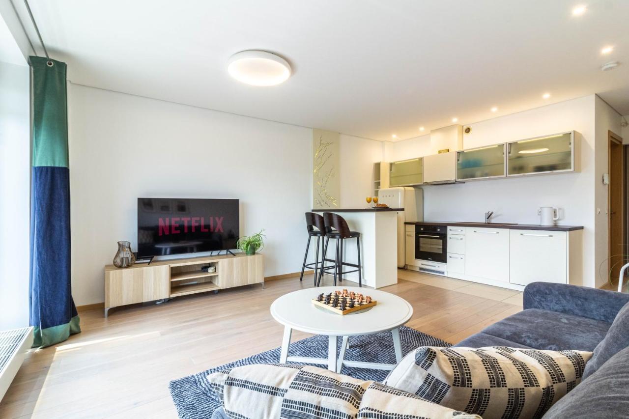 Cohost I Sunny Center Apt, Covered Parking, Balcony & Self Check-In Kaunas Kültér fotó