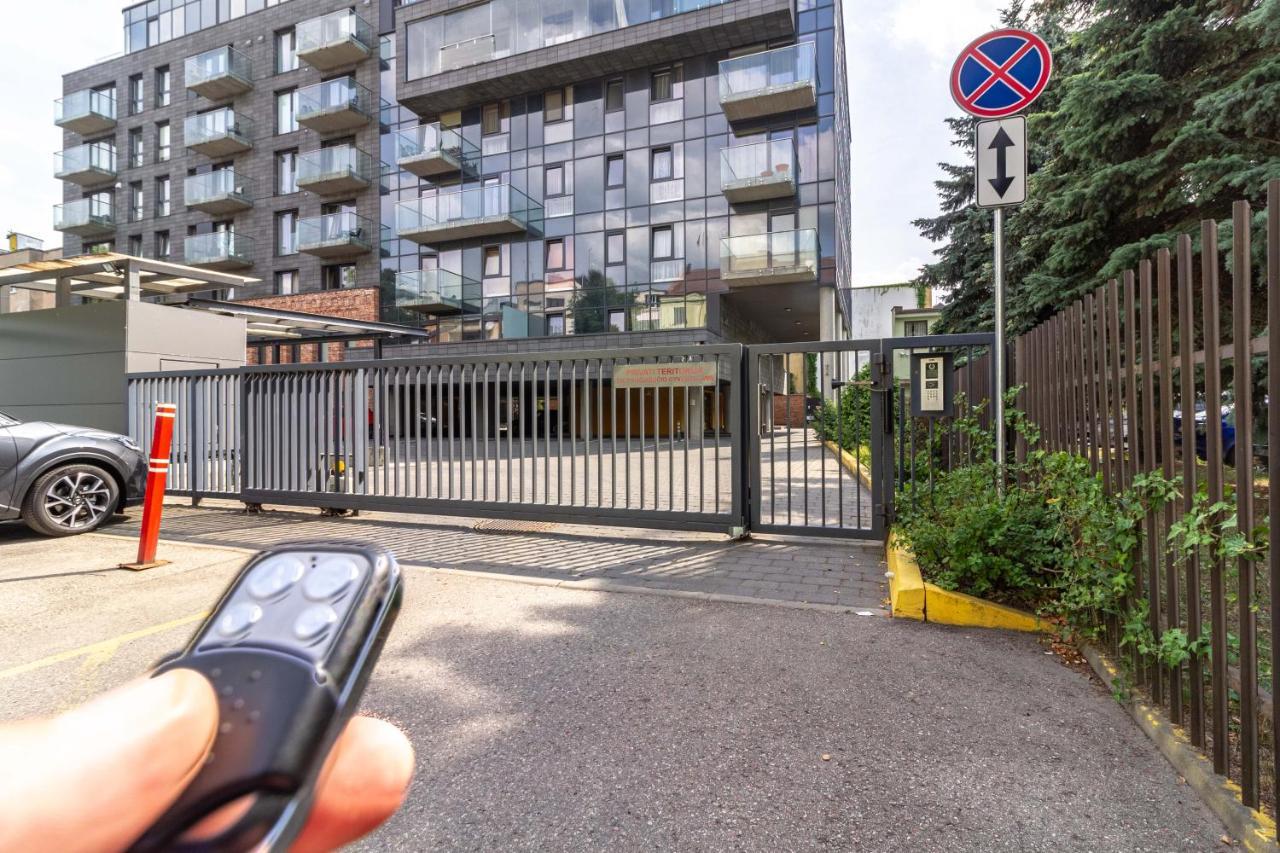 Cohost I Sunny Center Apt, Covered Parking, Balcony & Self Check-In Kaunas Kültér fotó